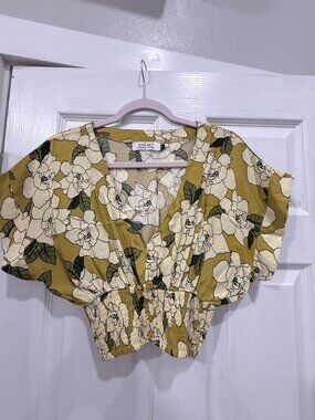 EUC Fighting Eel Ava Sky gardenia crop top sz XS